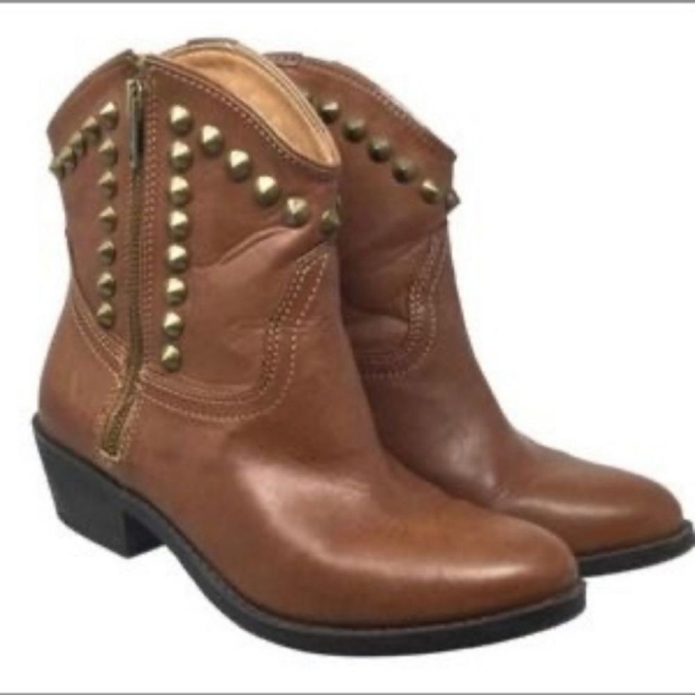 Rock & Republic Billie Cognac Studded Ankle Boot Size 7.5
